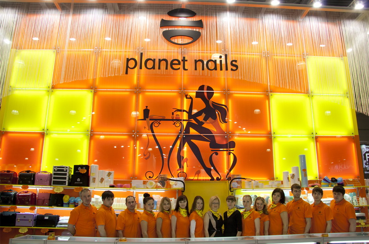 фото коллектива у стенда Planet Nails на выставке InterCHARM 2014